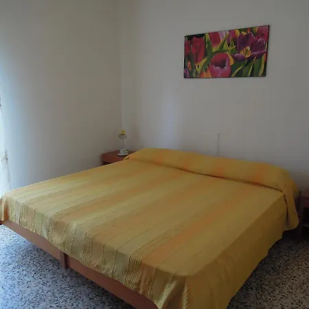 Semi-detached With Large Private Garden Apartment