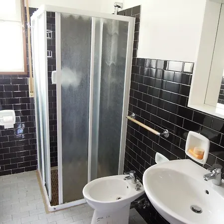 Апартаменти Semi-detached With Large Private Garden *