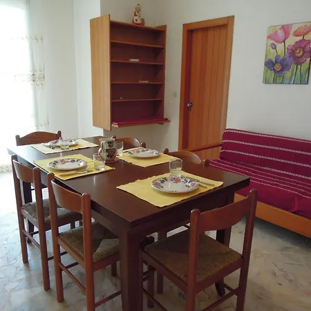 Semi-detached With Large Private Garden Апартаменти *