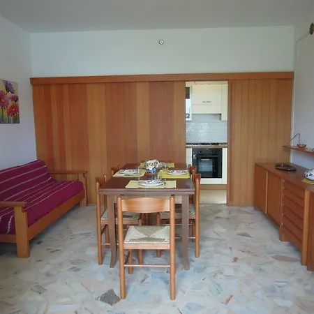 Semi-detached With Large Private Garden Апартаменти Бібіоне