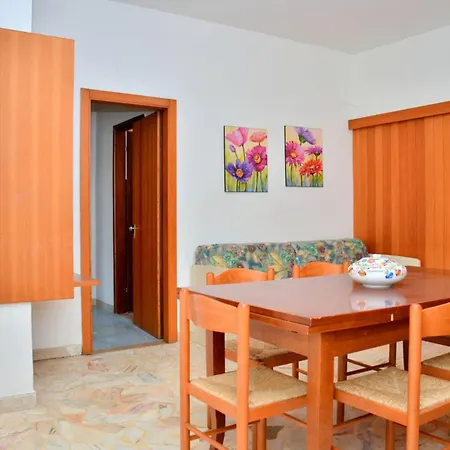 Semi-detached With Large Private Garden Apartman