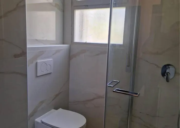 شقة Semi-detached With Large Private Garden