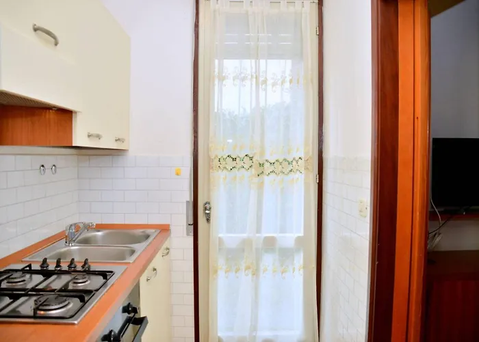 شقة Semi-detached With Large Private Garden بيبيوني