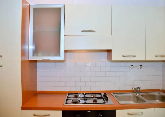 Semi-detached With Large Private Garden * بيبيوني