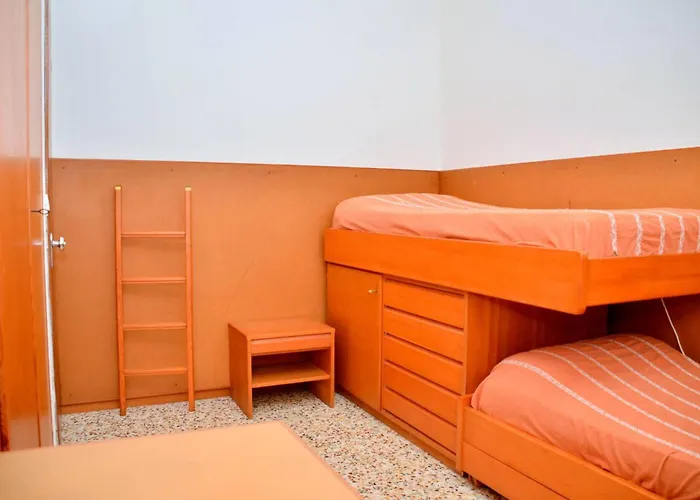 Semi-detached With Large Private Garden بيبيوني