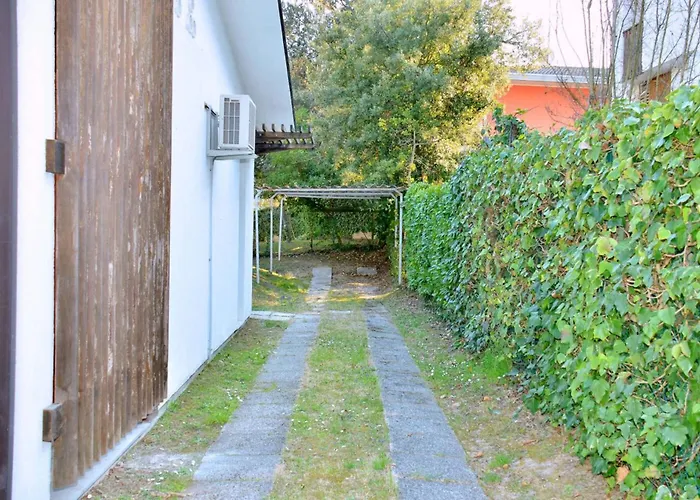 Semi-detached With Large Private Garden بيبيوني