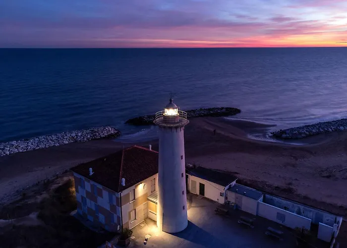 Semi-detached With Large Private Garden * بيبيوني